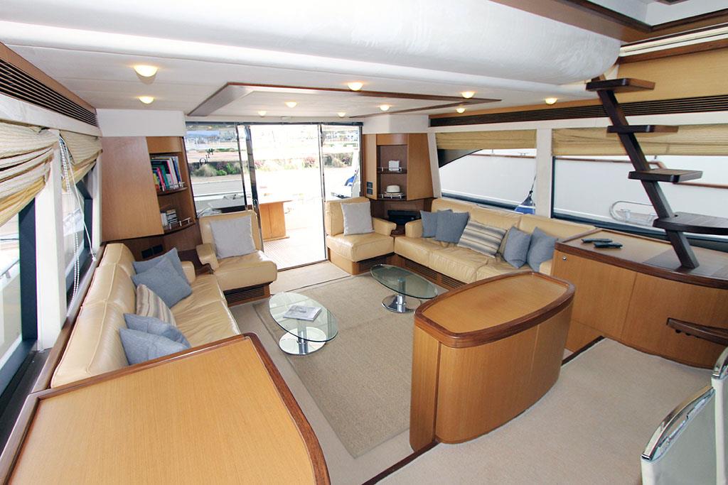 2005 FERRETTI YACHTS 731 
